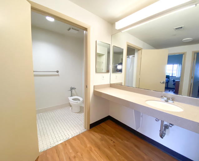 towers 4 bedroom bathroom
