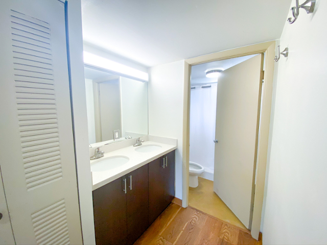ua 4 bedroom bathroom