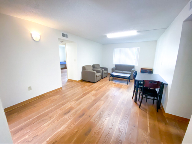 ua 4 bedroom living room